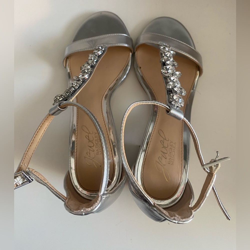 Silver heels - Picture 2 of 3